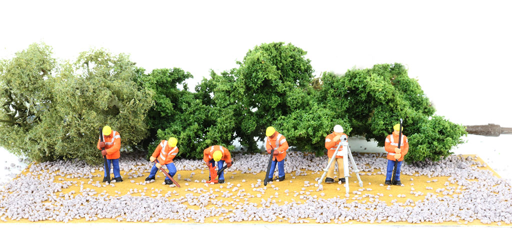 Highway Maintenance Crew (HO Scale) - Click Image to Close