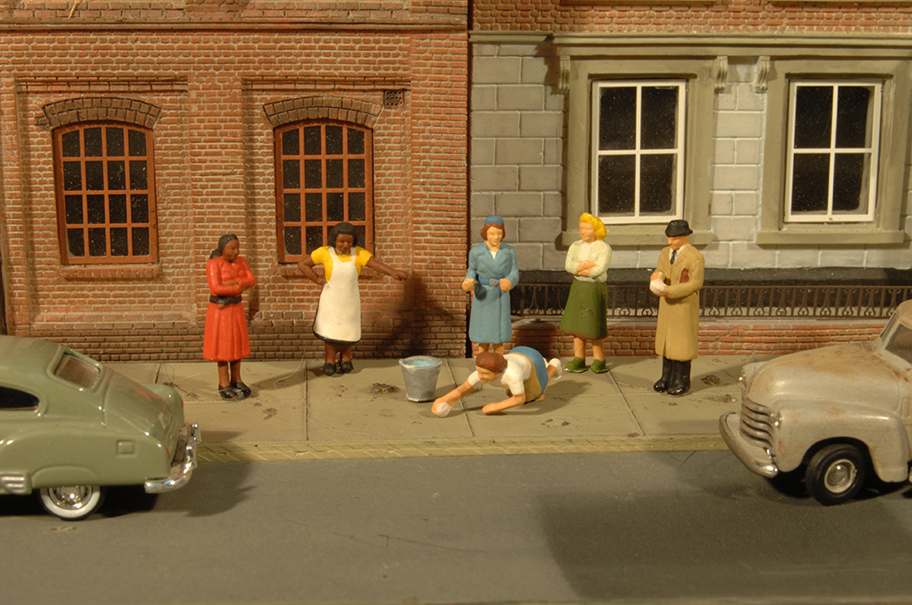 Sidewalk People - HO Scale