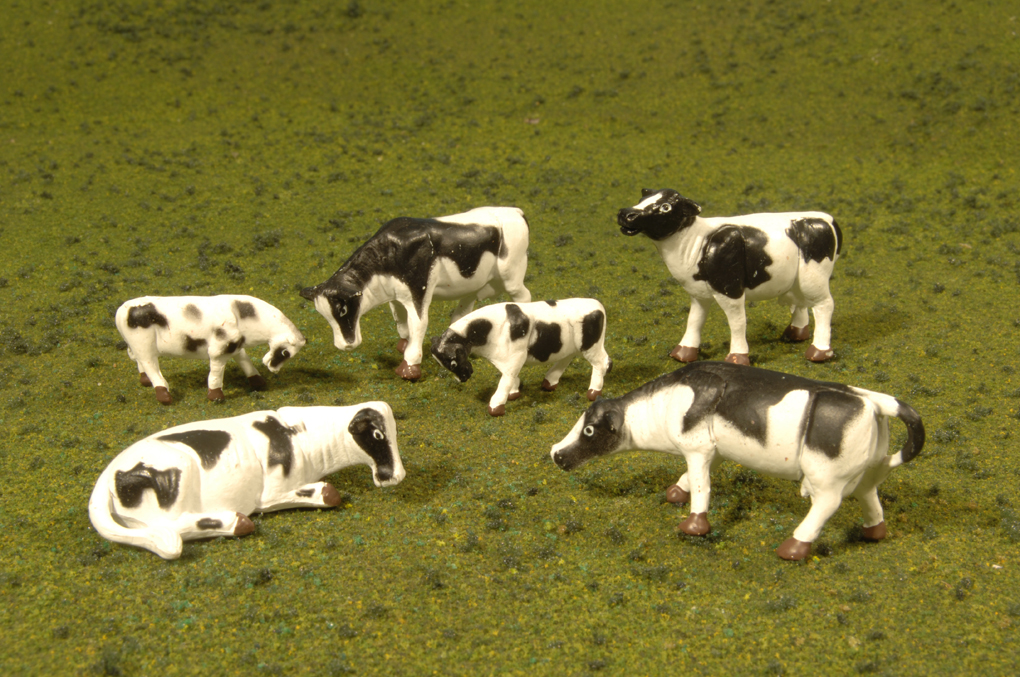 Cows - Black & White - HO Scale
