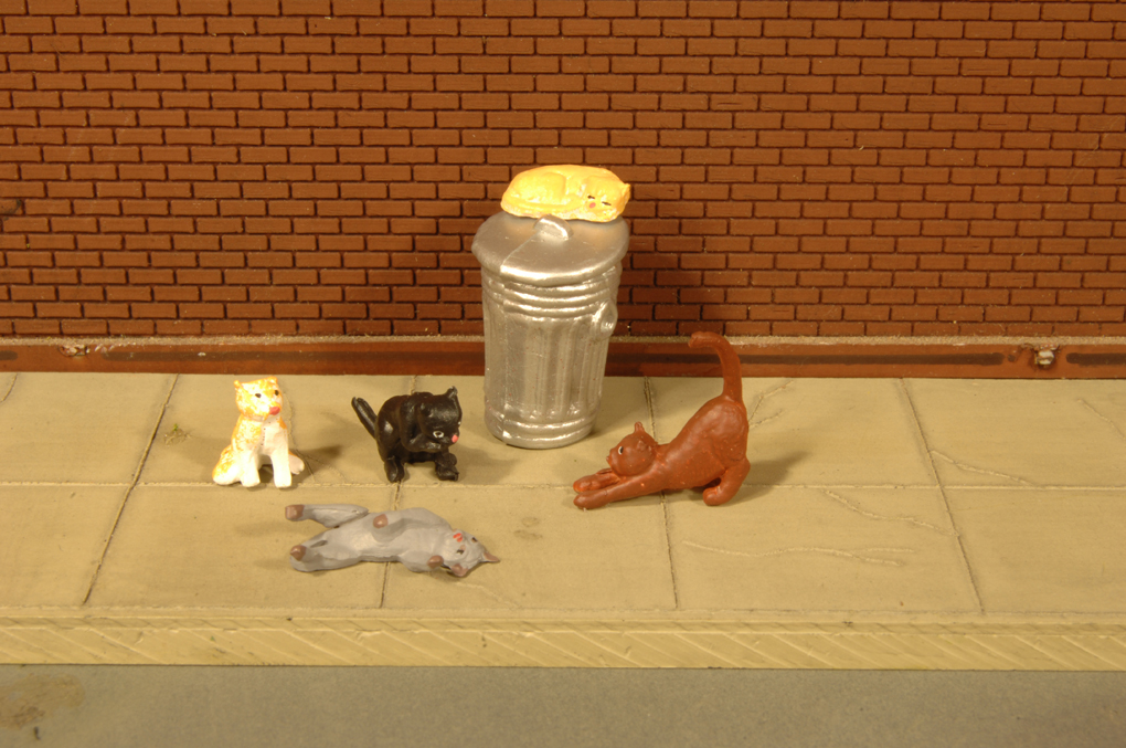 Cats with Garbage Can - HO Scale - Click Image to Close