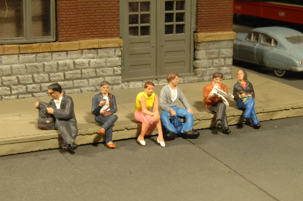 Seated Platform Passengers - HO Scale