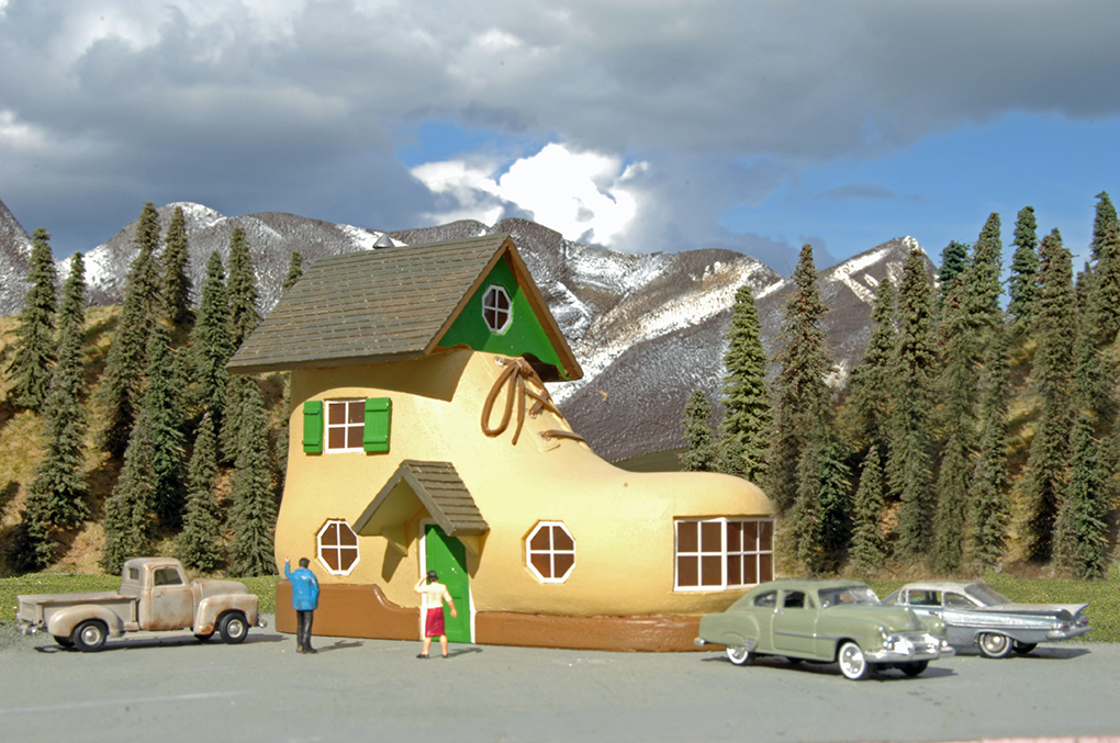 Shoe House - Roadside U.S.A® Building (HO Scale) - Click Image to Close