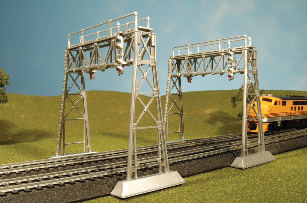 Signal Bridge (two per box) (HO Scale) - Click Image to Close