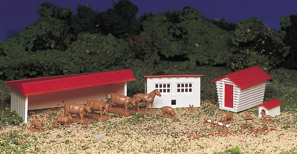 Farm Building with Animals (HO Scale) - Click Image to Close