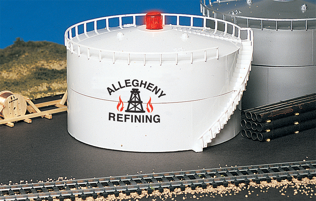 Allegheny Oil Storage Tank with Blinking LED Light (HO Scale) - Click Image to Close