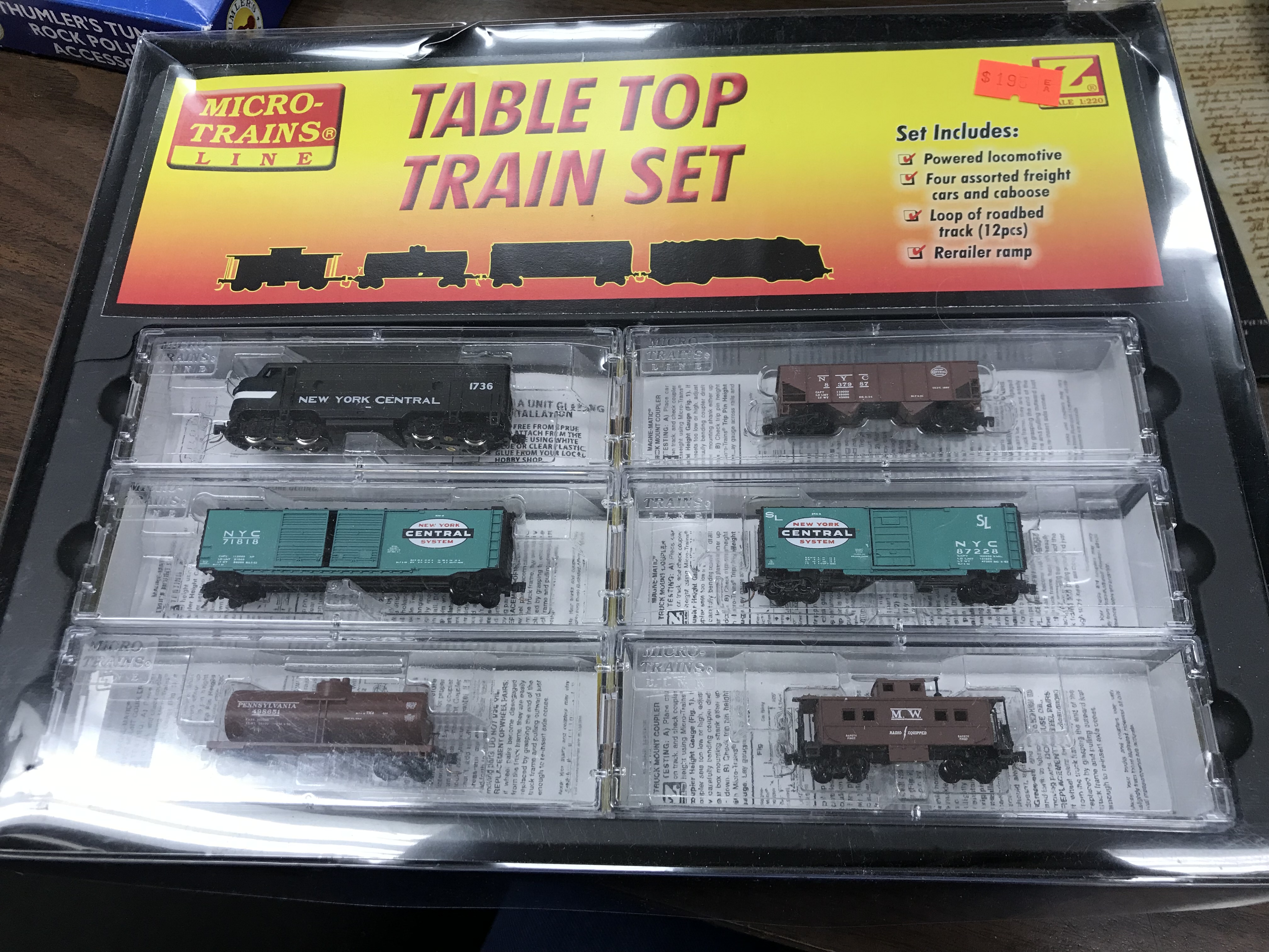 MICRO-TRAINS LINE Z SCALE TABLE TOP SET