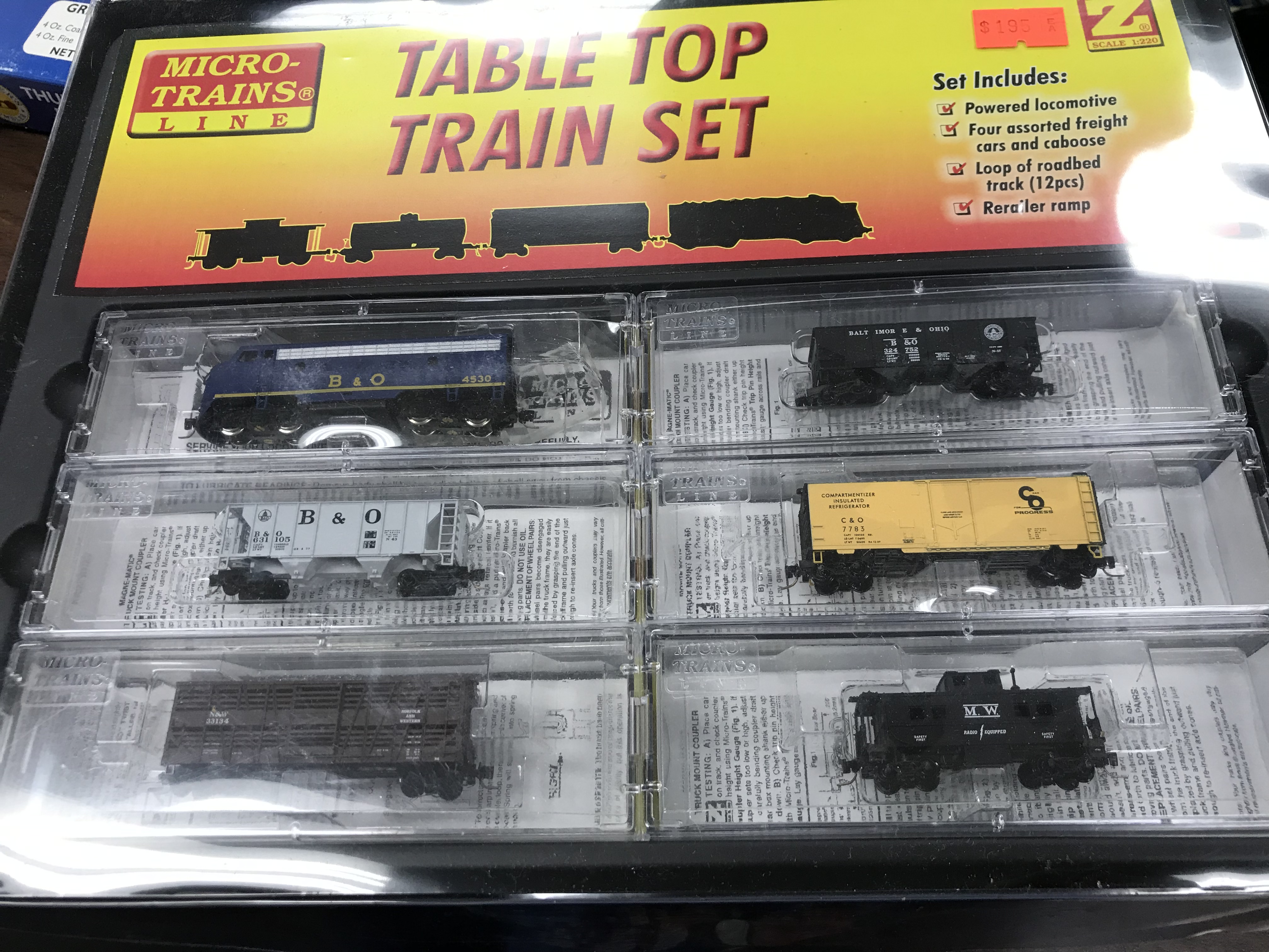 MICRO-TRAINS LINE Z SCALE TABLE TOP SET - Click Image to Close