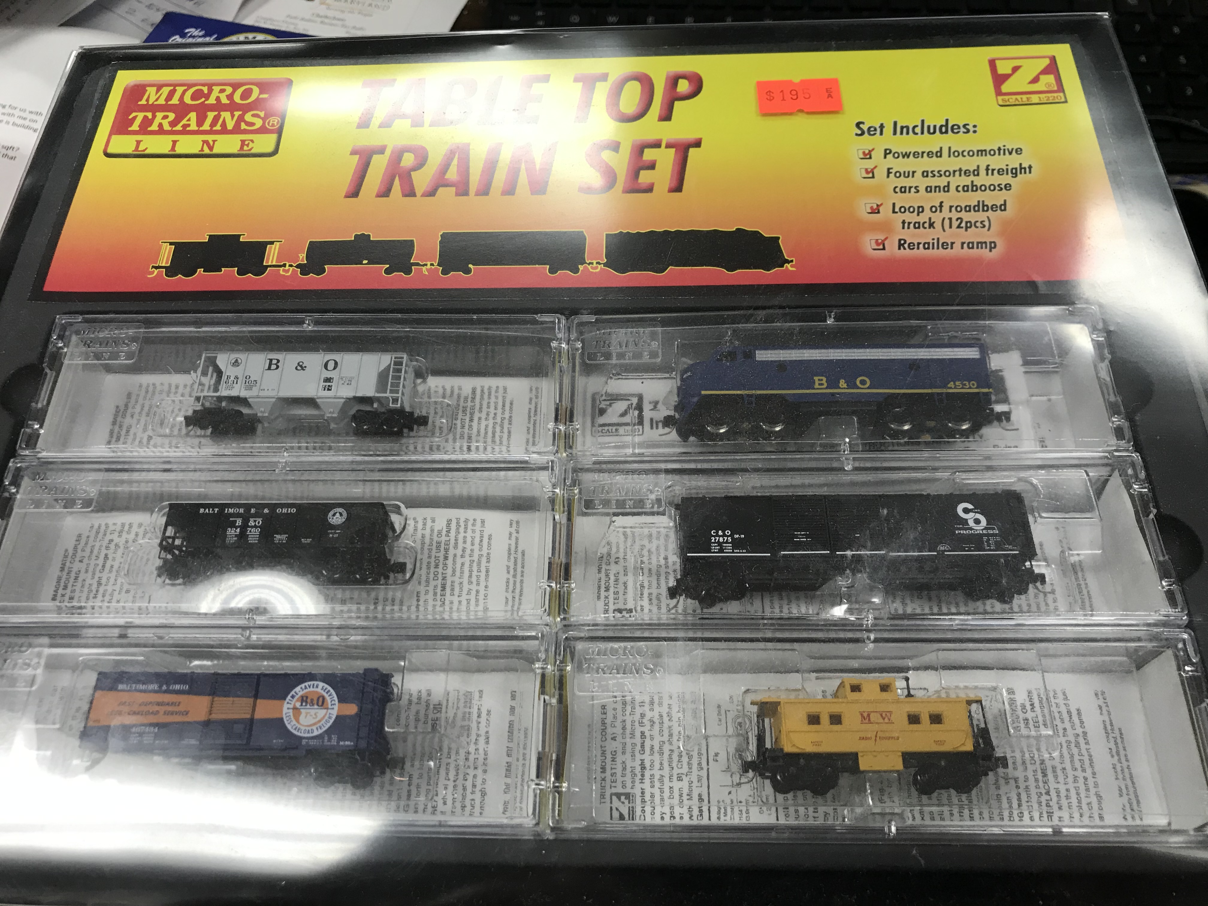 MICRO-TRAINS LINE Z SCALE TABLE TOP SET