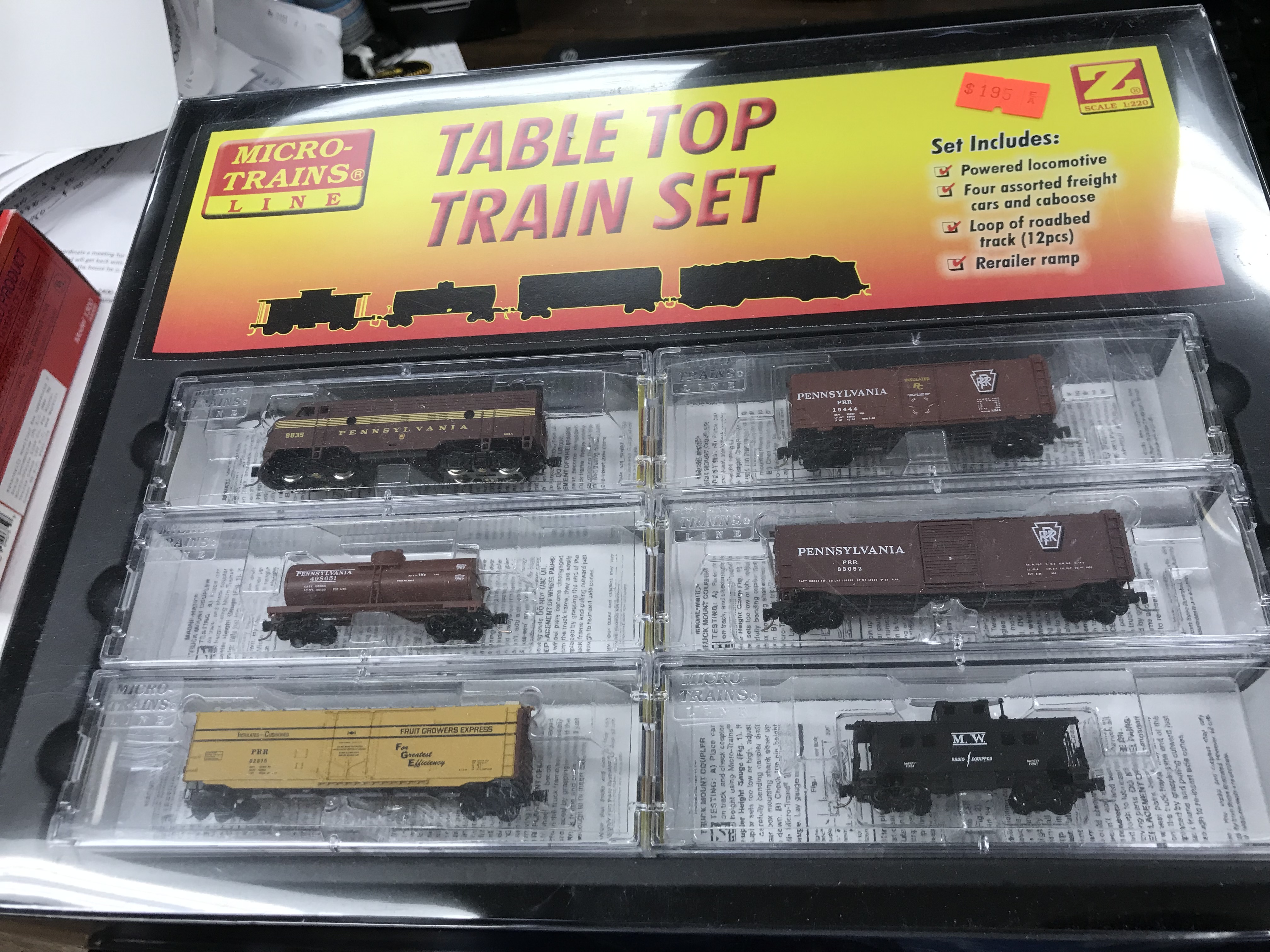 MICRO-TRAINS LINE Z SCALE TABLE TOP SET - Click Image to Close