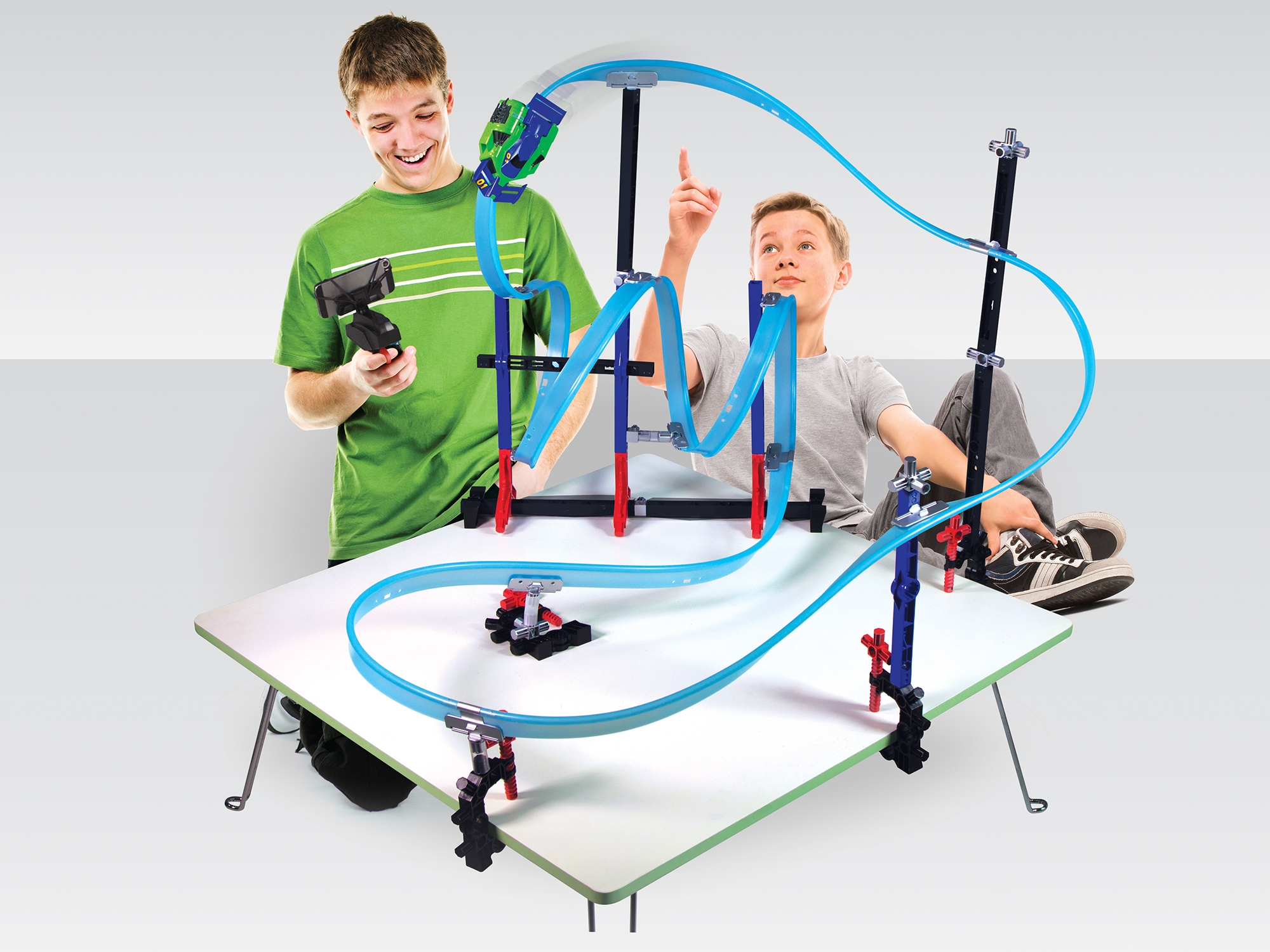 MEGA TRACKS™ CORKSCREW CHAOS™ STARTER SET - GREEN CAR MEGA TRACKS™ CORKSCREW CHAOS™ STARTER SET - GREEN CAR