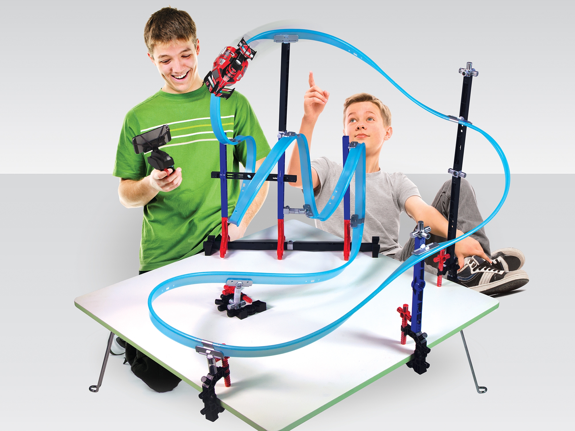 MEGA TRACKS™ CORKSCREW CHAOS™ STARTER SET - RED CAR MEGA TRACKS™ CORKSCREW CHAOS™ STARTER SET - RED CAR