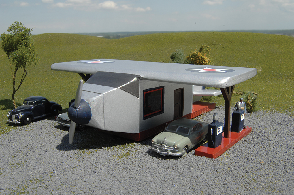 Airplane Gas Station - Roadside U.S.A® Building (N Scale) - Click Image to Close