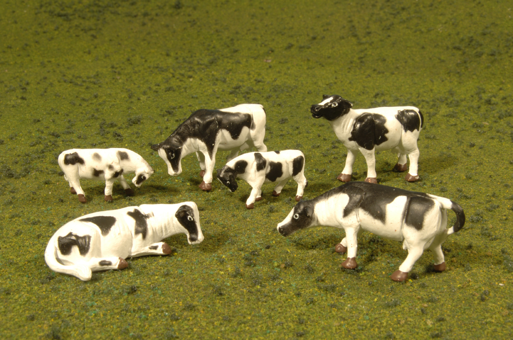 Cows - Black & White - O Scale - Click Image to Close