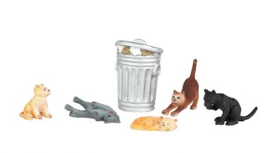 Cats with Garbage Can - O Scale