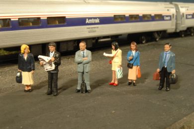 Standing Platform Passengers - O Scale