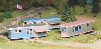 Trailer Park with 3 Trailers and Flag Pole with Flag (O Scale) - Click Image to Close