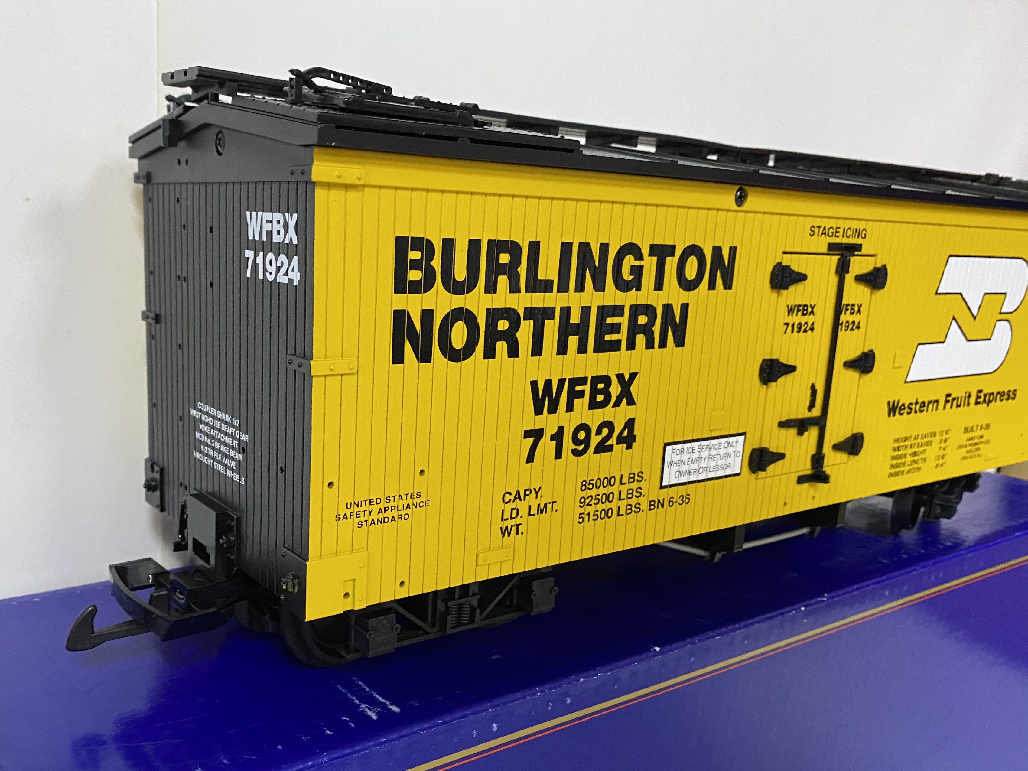 Burlington Northern (FGX) Reefer (USA Trains R-16044)