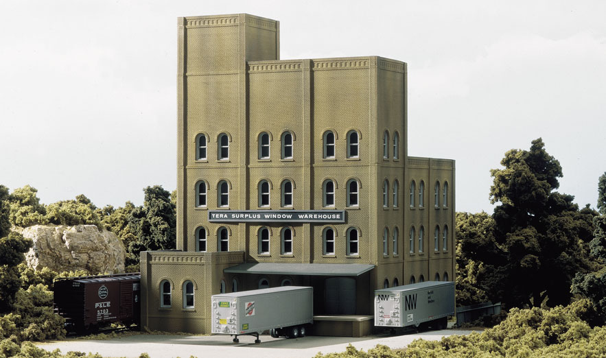 Tera Surplus Window Warehouse - HO Scale Kit - Click Image to Close